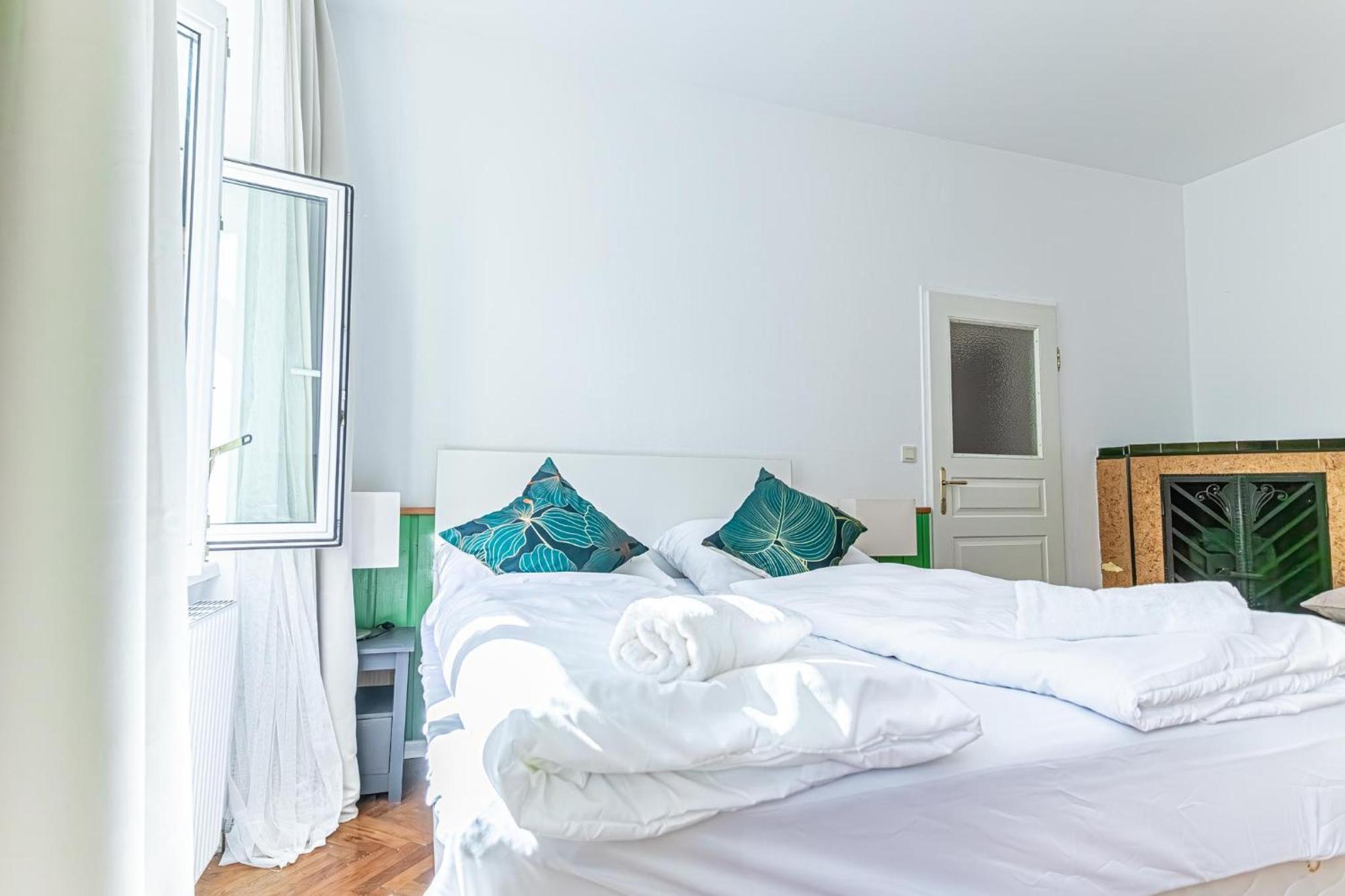 Convenient 3-br Shared Apt, 15 Min To Landstrasse Hub Apartment *