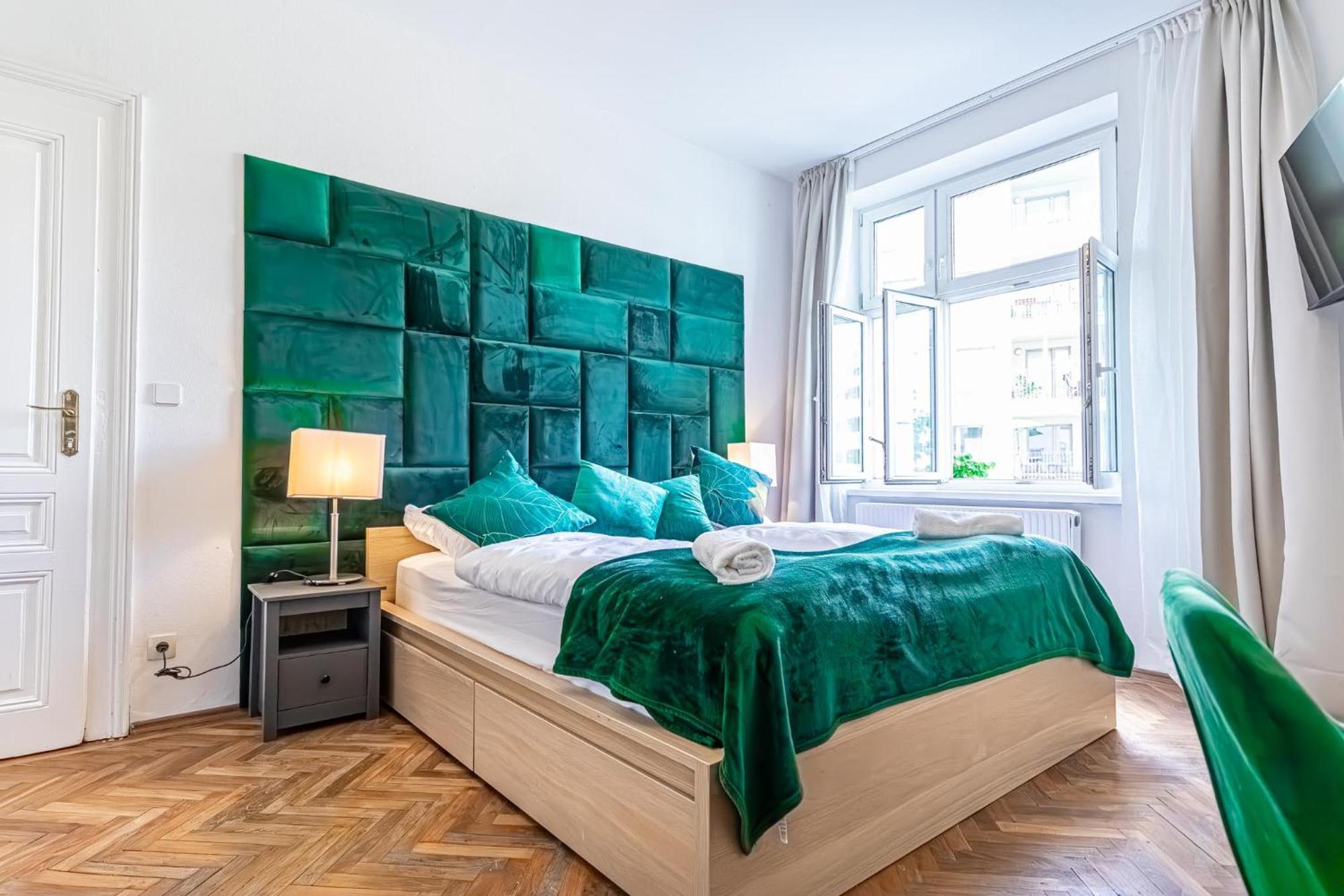 Convenient 3-br Shared Apt, 15 Min To Landstrasse Hub *