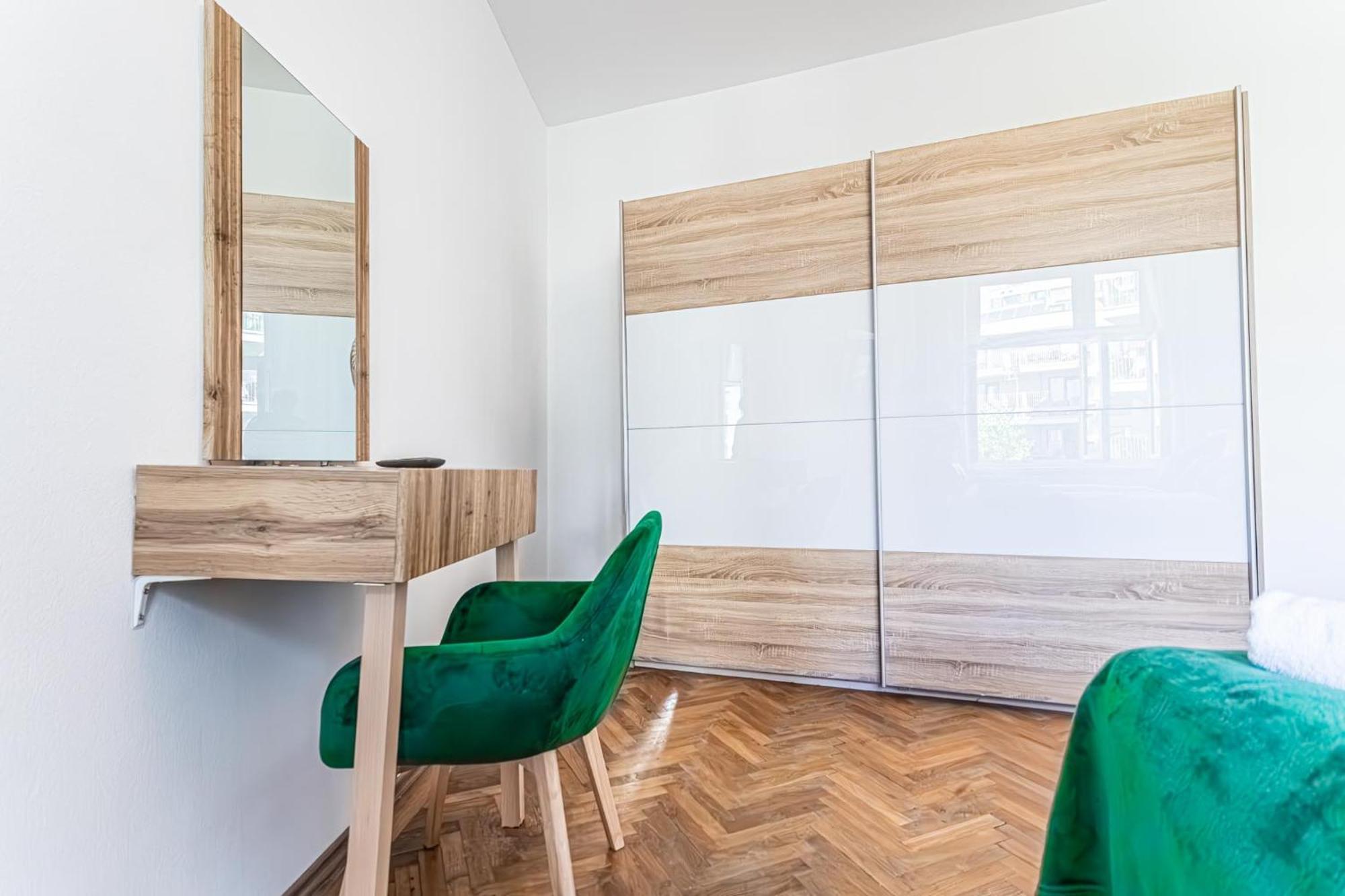 Apartment Convenient 3-br Shared Apt, 15 Min To Landstrasse Hub