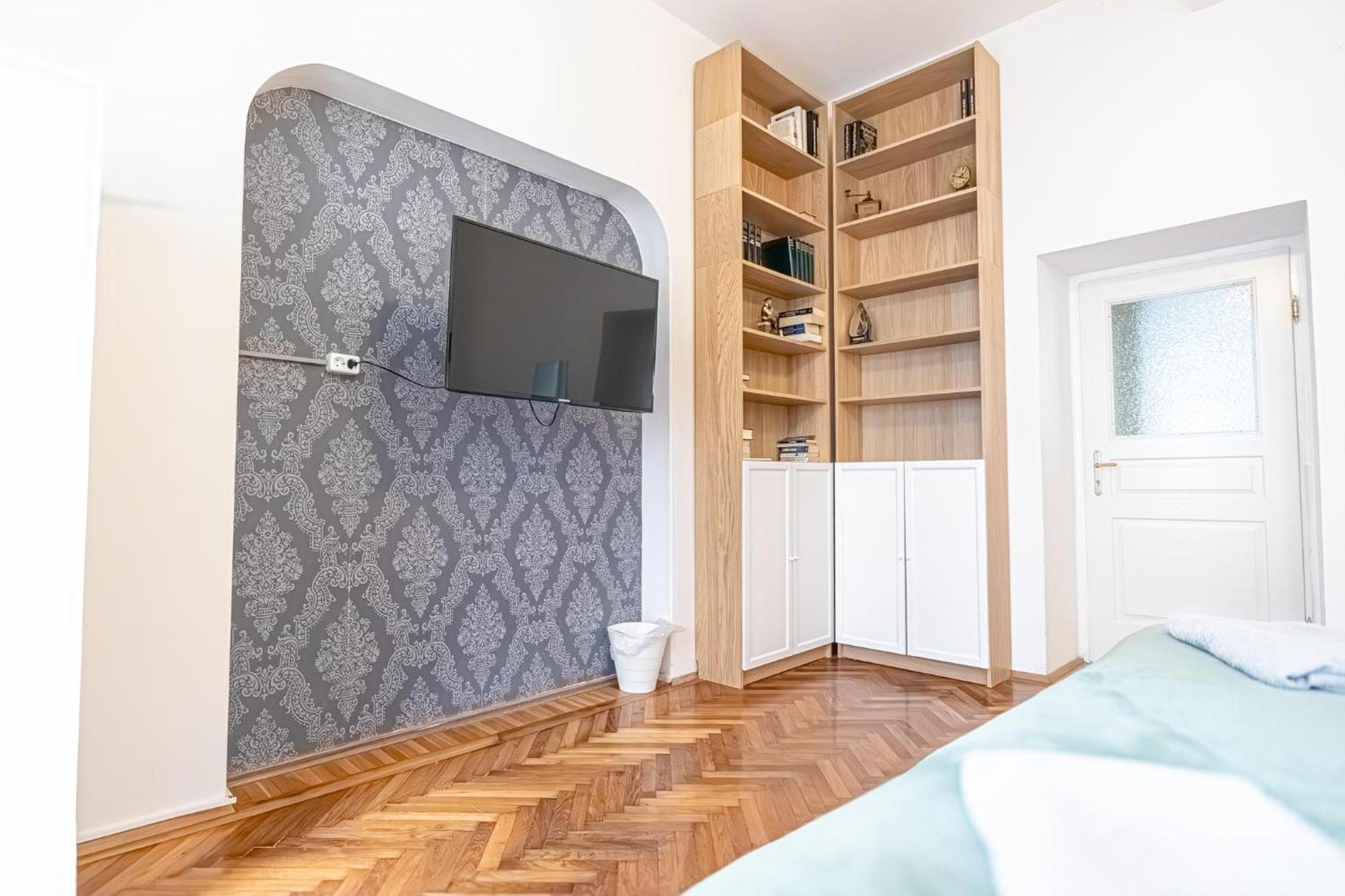 Convenient 3-br Shared Apt, 15 Min To Landstrasse Hub Apartment *