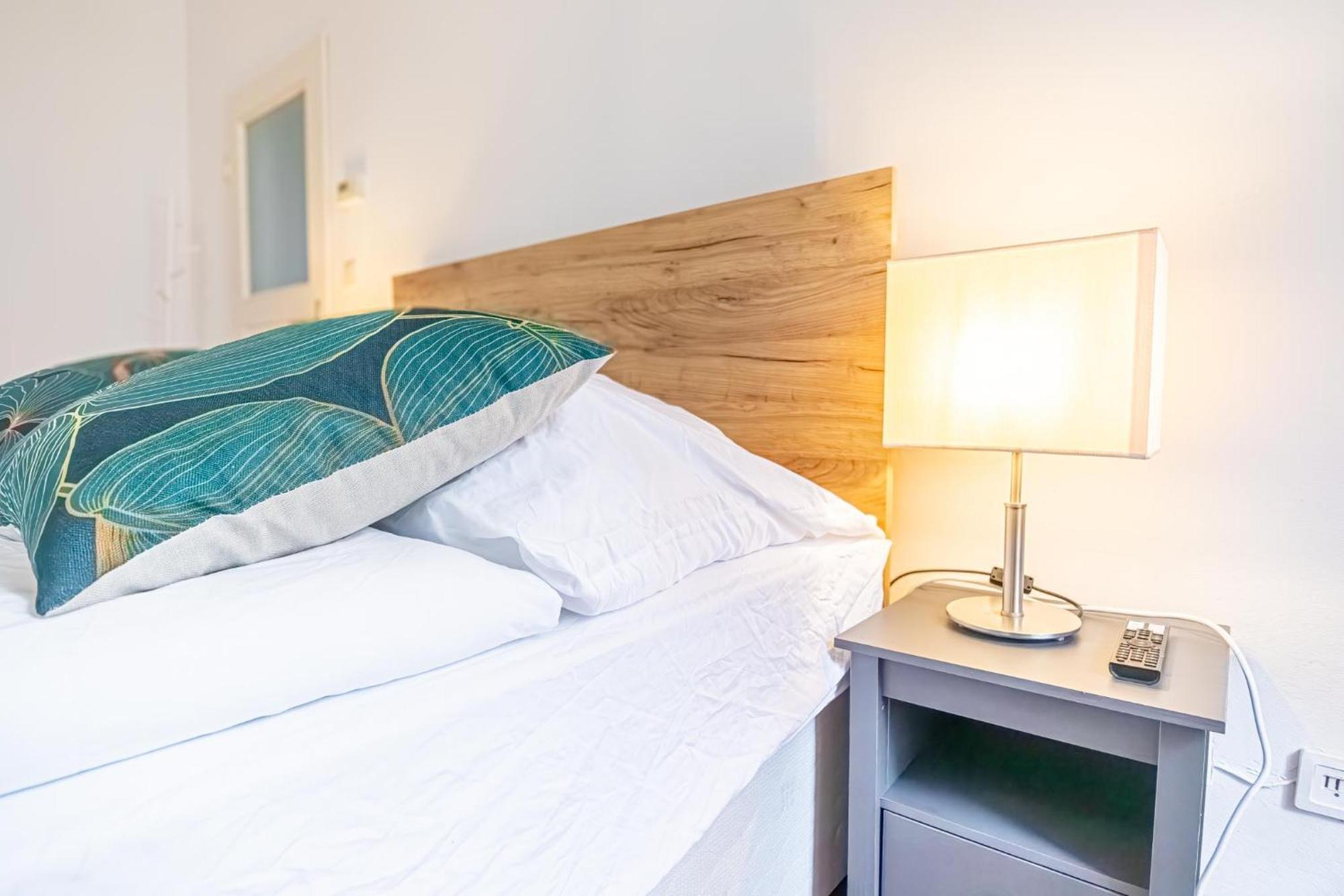 Apartment Convenient 3-br Shared Apt, 15 Min To Landstrasse Hub *