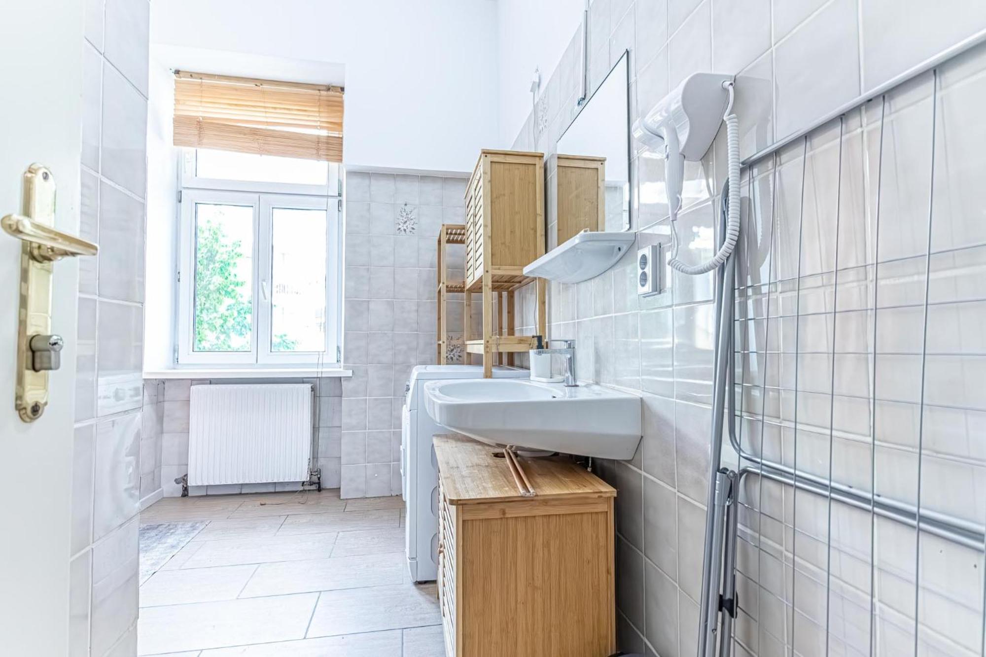 Apartment Convenient 3-br Shared Apt, 15 Min To Landstrasse Hub Vienna