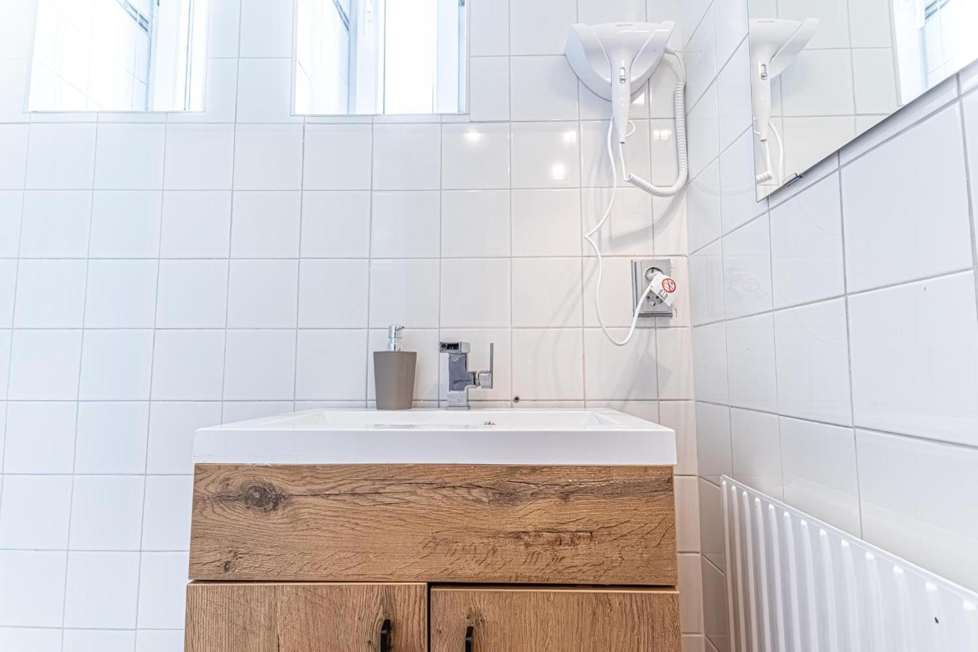 Convenient 3-br Shared Apt, 15 Min To Landstrasse Hub
