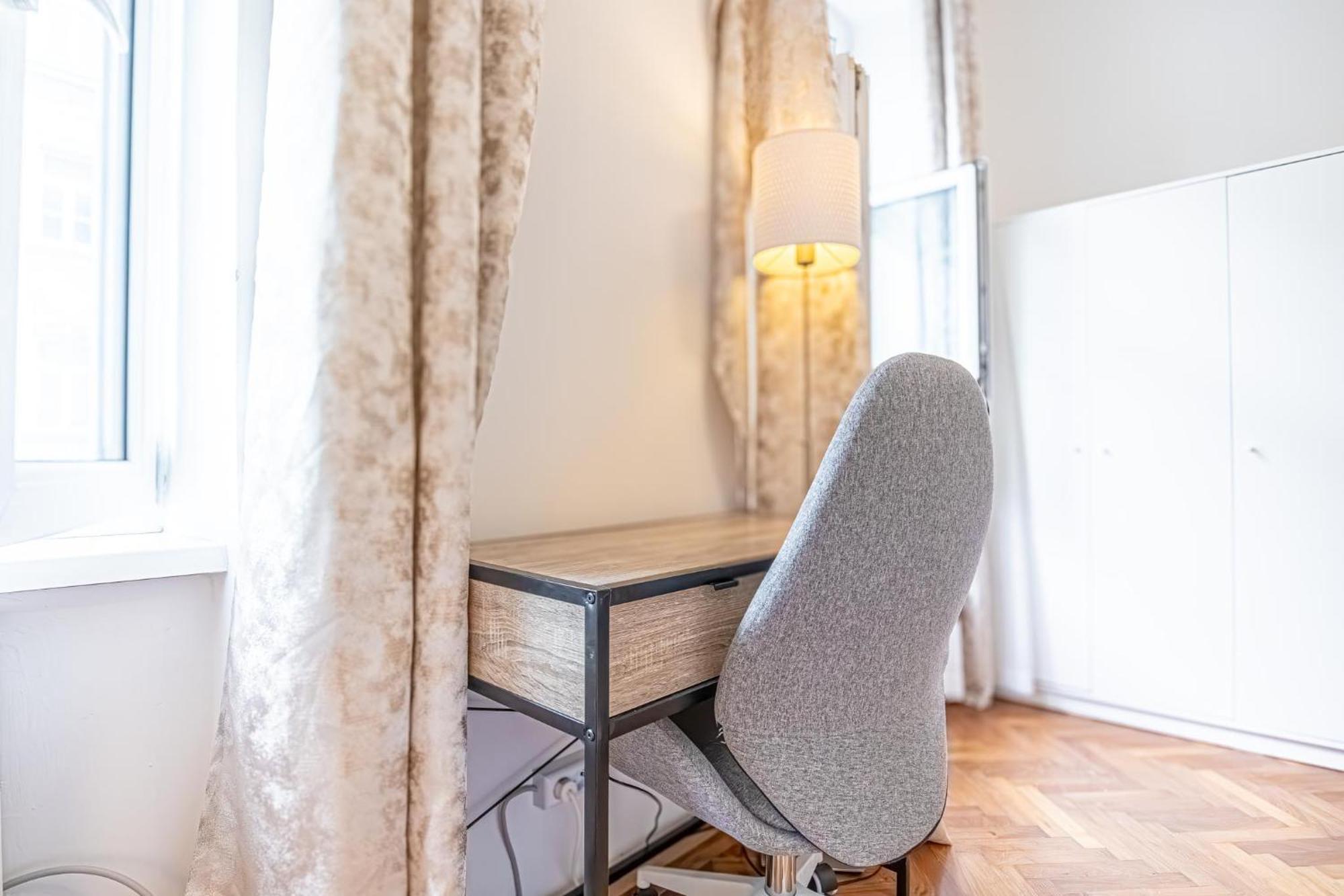 Convenient 3-br Shared Apt, 15 Min To Landstrasse Hub Apartment *